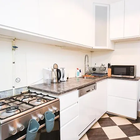 Modern & Huge 4 Bedroom 2 Bathroom * Budapest