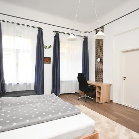Appartamento Modern & Huge 4 Bedroom 2 Bathroom Budapest