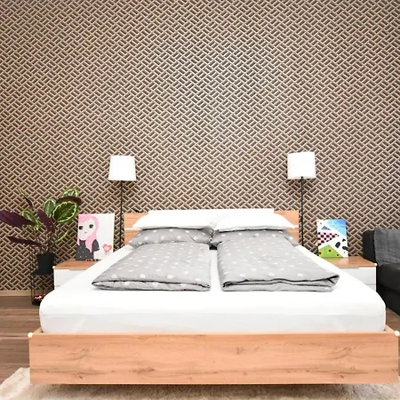 Modern & Huge 4 Bedroom 2 Bathroom Appartamento Budapest