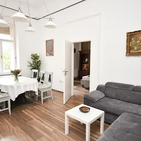 Appartamento Modern & Huge 4 Bedroom 2 Bathroom *