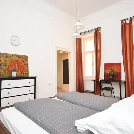 Modern & Huge 4 Bedroom 2 Bathroom