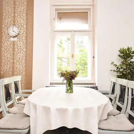 Modern & Huge 4 Bedroom 2 Bathroom * Budapest