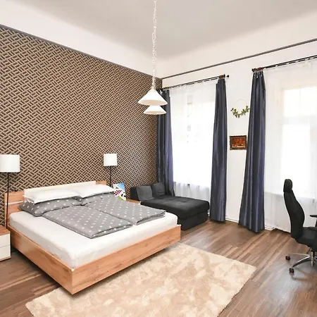 Modern & Huge 4 Bedroom 2 Bathroom * בודפשט
