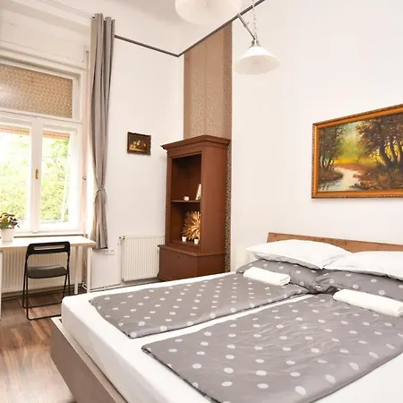 Modern & Huge 4 Bedroom 2 Bathroom * Будапешт