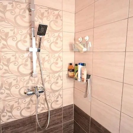 Modern & Huge 4 Bedroom 2 Bathroom * Будапешт